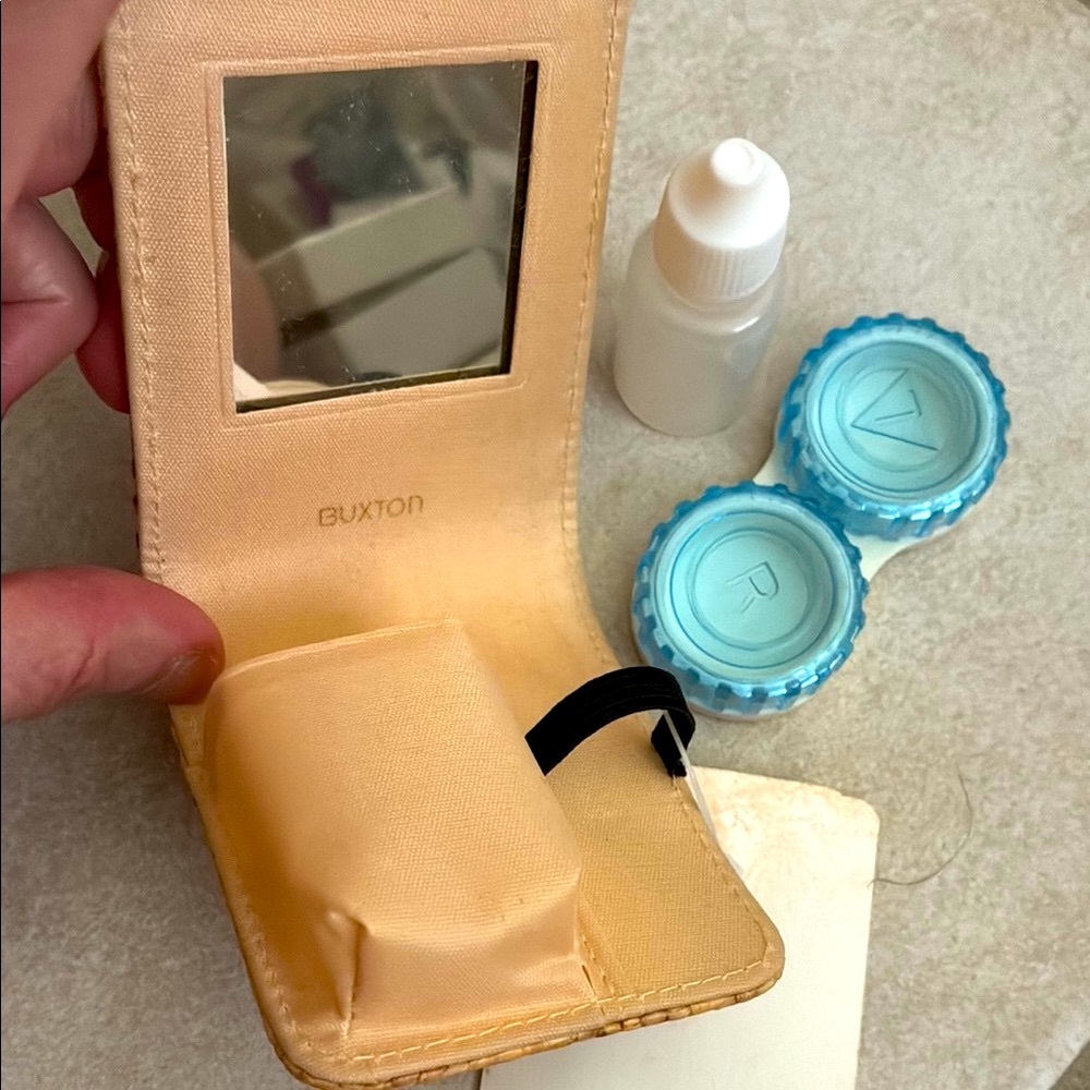 NWT Buxton Tan Woven contact lens carrier case
